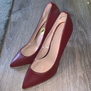 Womens SIZE 9 Burgundy Heel with gold trim!! Classy and sexy!!